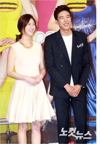 18일오후상암동MBC에서열린'딱너같은딸'제작발표회에이수경,강경준이포즈를취하고있다.사진=윤창원기자