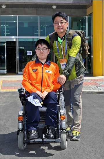 서울우진학교의보치아선수원석법과김상호지도교사는2020년도쿄패럴림픽금메달이라는분명한목표를세웠다.(자료사진=대한장애인체육회)