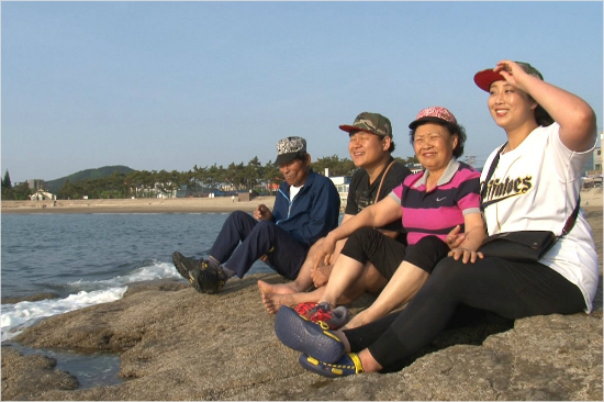 유대은씨(왼쪽에서두번째)와가족