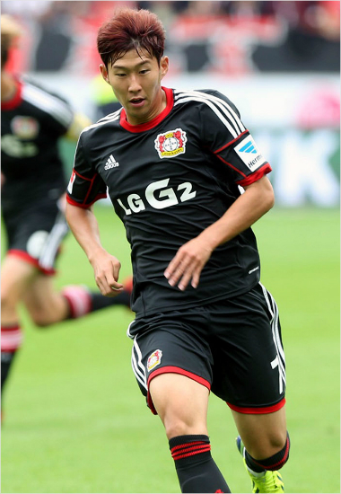 '차붐'차범근전감독이가진단일시즌유럽무대최다골(19골)에도전했던'손세이셔널'손흥민은17골로올시즌을마무리했다.(자료사진=LG전자)