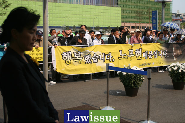 ▲서울역분향소에서조문객을맞았던강금실전법무부장관