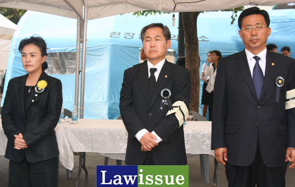 ▲서울역분향소에서조문객을맞았던강금실전법무부장관