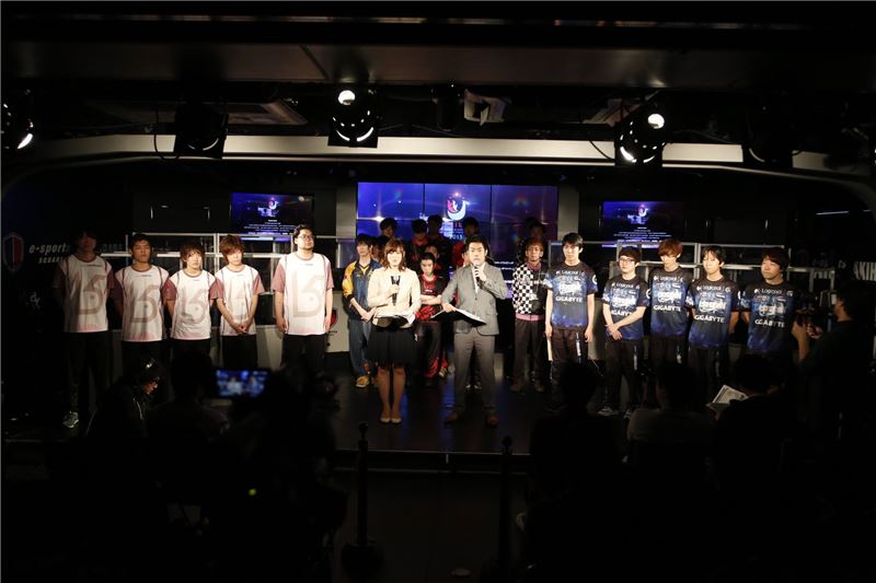 LJL 2015 시즌2 개막식에 참가한 6개 팀 선수들.