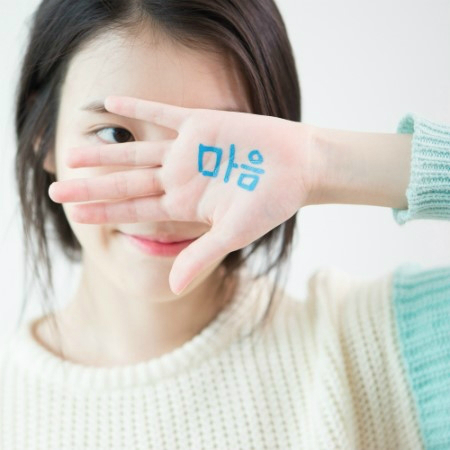 아이유 신곡 '마음', 팬들 마음 훔쳤다