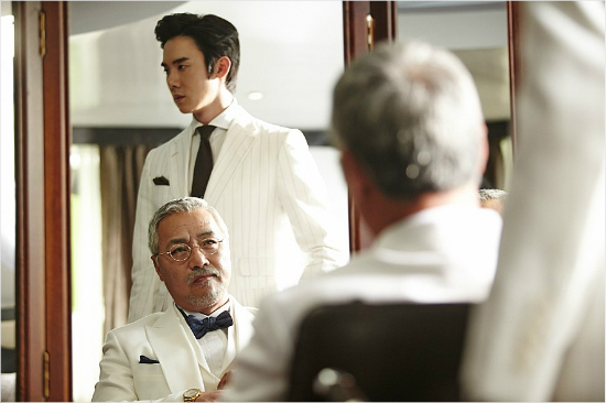 영화'은밀한유혹'의배우유연석과이경영.(공식홈페이지캡처)