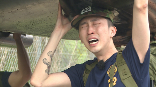 예능프로그램'진짜사나이'훈련중눈물을흘리는슬리피(사진=MBC제공)