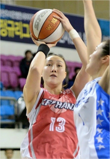 여자프로농구연봉퀸에오른하나외환포워드김정은.(자료사진=WKBL)