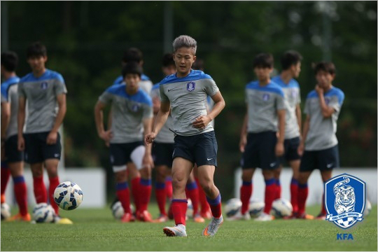 FC바르셀로나유소년팀에서활약하는이승우와장결희등17세이하축구대표팀이출전예정이던'2015수원컨티넨탈컵U-17국제청소년축구대회'는메르스(중동호흡기증후군)의확산으로8월말로잠정연기됐다.(자료사진=대한축구협회)