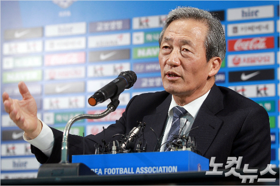 영국BBC는차기국제축구연맹(FIFA)회장선거에요르단과바레인,쿠웨이트의치열한경쟁을예상하며정몽준FIFA명예부회장도무시할수없는유력후보로분류했다.윤창원기자