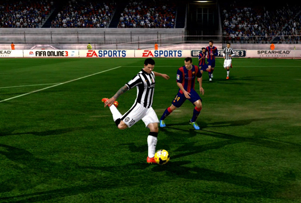 바르셀로나와 유벤투스의 챔피언스 결승 시뮬레이션 중 테베즈의 슈팅 장면.