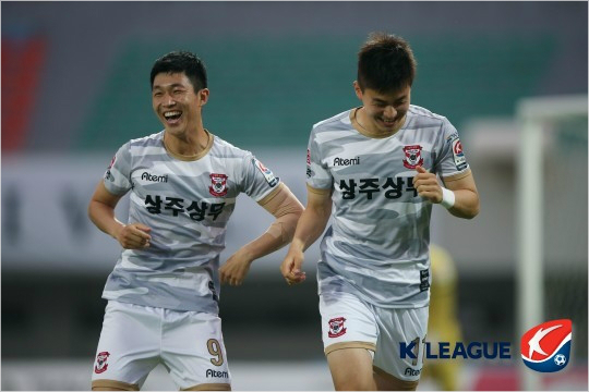 프로축구2부리그K리그챌린지선두를달리는상주상무는전반4분임상협의선제골을시작으로27분만에5골을몰아치는무서운화력을선보이며최하위FC안양을5-1로제압했다.(자료사진=한국프로축구연맹)