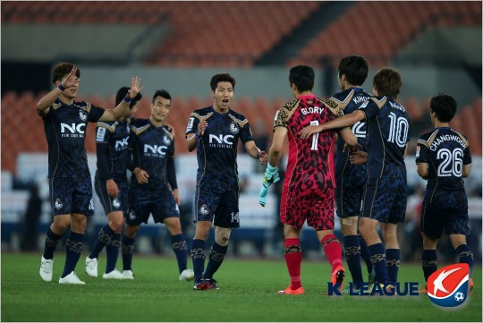 K리그'막내'서울이랜드FC는K리그챌린지신기록인7경기연속골을기록한공격수주민규(왼쪽첫번째)를앞세운막강화력으로창단첫해승격이라는목표를향해승승장구하고있다.(자료사진=한국프로축구연맹)
