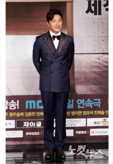 배우안재모가11일오후서울상암동MBC골든마우스홀에서열린MBC일일연속극'위대한조강지처'제작발표회에서포즈를취하고있다.일일연속극'위대한조강지처'는오는15일저녁7시15분첫방송된다.사진=박종민기자