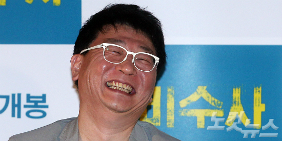 8일오전서울행당동왕십리CGV에서진행된영화'극비수사'언론시사회에참석한곽경택감독이환하게웃고있다.(사진=황진환기자)