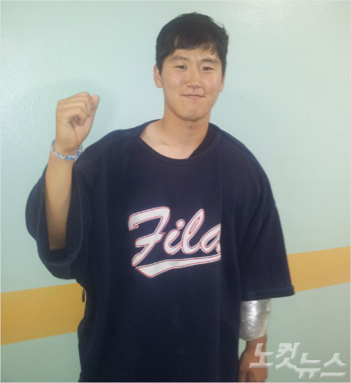 '이제올라갈일만남았습니다'두산진야곱이11일LG와경기에서인생투를펼치고취재진과인터뷰를마친뒤향후선전을다짐하는모습.(잠실=임종률기자)