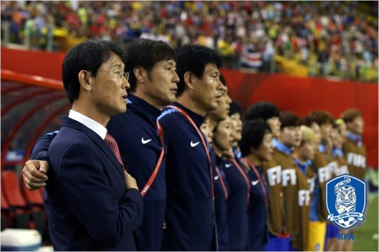 윤덕여감독이이끄는여자축구대표팀은유력한'1승제물'코스타리카와조별예선2차전에서후반44분통한의동점골을내주고2-2무승부로경기를마쳤다.(자료사진=대한축구협회)