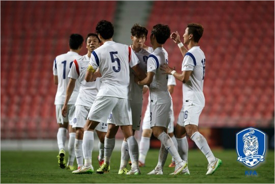 손흥민(가운데)은미얀마와러시아월드컵아시아2차예선1차전에서세트피스상황에서만1골1도움으로맹활약하며2-0승리를이끌었다.(자료사진=대한축구협회)