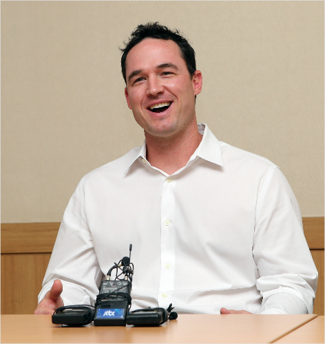 '좋은기억고마워요'LG전내야수한나한이18일잠실구장에서열린고별기자회견에서소감을밝히고있다.(잠실=LG)