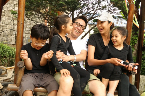 윤종신전미라부부와삼남매(사진=MBC제공)