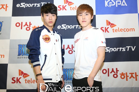 SK텔레콤 T1 소속으로 다섯 번째 개인리그 팀킬 대전을 펼치는 조중혁(왼쪽)과 김도우.