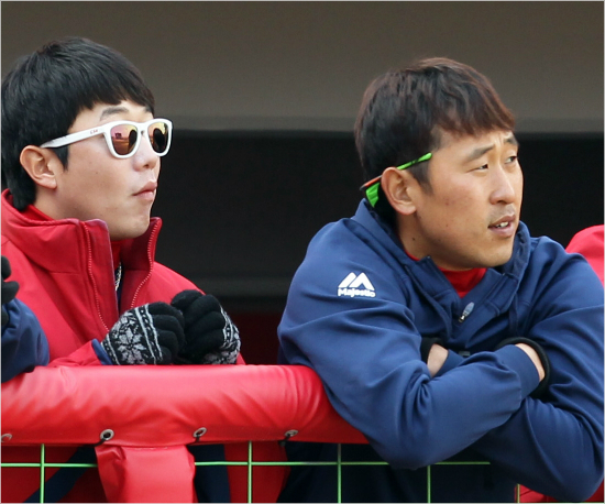 '현종아,MLB준비잘해서가야해'KIA양현종(왼쪽)은올해미국생활을접고합류한선배윤석민(오른쪽)으로부터적잖은조언을듣고있다.(자료사진=KIA)