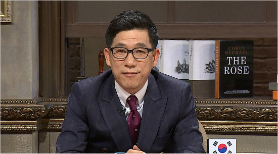 '비정상회담'에출연하는진중권동양대교수.(JTBC제공)