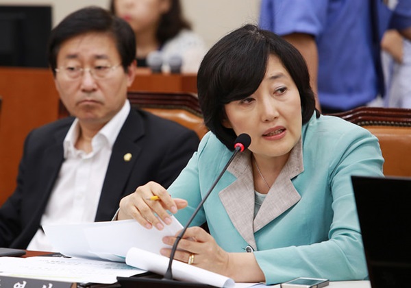 새정치민주연합박범계의원과박영선의원(우)