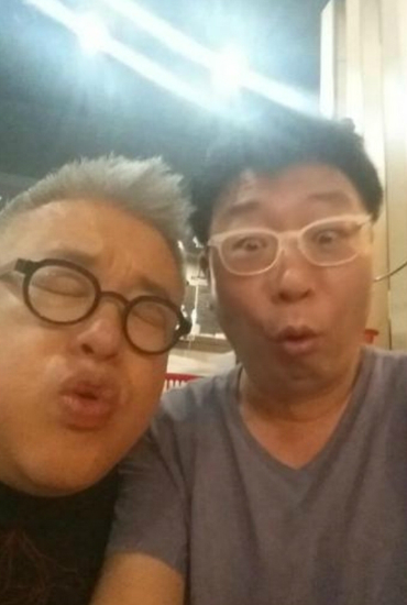 작곡가김형석(왼쪽)과영화'극비수사'의곽경택감독(사진=김형석트위터)