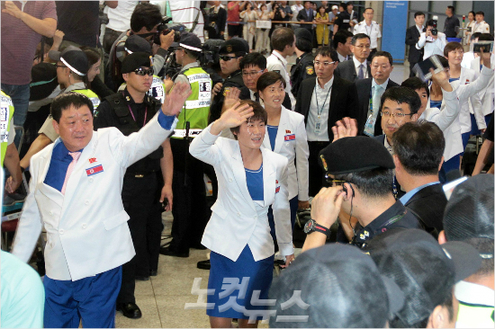 지난해인천아시안게임에출전할북한선수단선발대가인천공항을통해입국하는모습.(자료사진=박종민기자)
