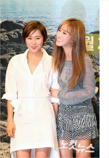 배우최강희와소녀시대유리가26일오후서울마포구스탠포드호텔서울에서열린올리브TV'맵스'제작발표회에서포즈를취하고있다.사진=윤성호기자
