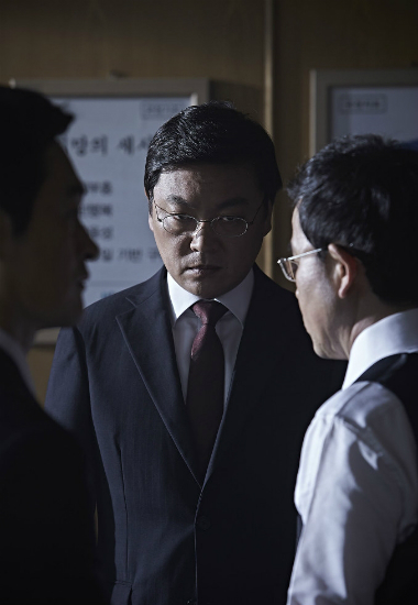 영화'소수의견'에서검사홍재덕역을맡은배우김의성(사진=하리마오픽쳐스제공)