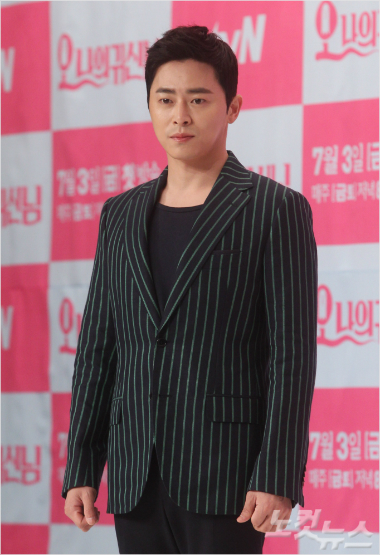 배우조정석이29일오후서울영등포타임스퀘어에서열린tvN금토드라마'오나의귀신님'제작발표회에참석해포즈를취하고있다.(황진환기자/자료사진)