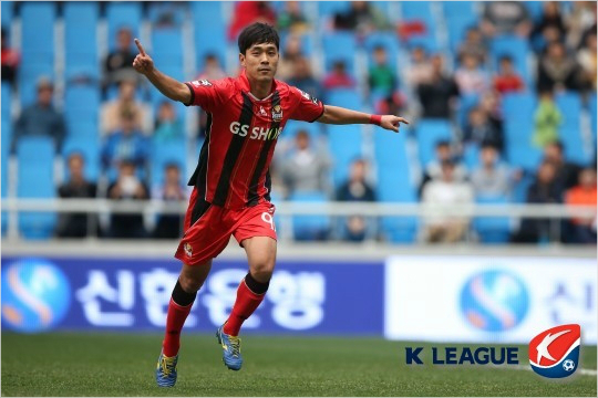 울리슈틸리케감독은오는8월중국우한에서열리는동아시아축구연맹(EAFF)동아시안컵에K리그로복귀한박주영이아닌어린선수들에게기회를주겠다는구상을공개했다.(자료사진=한국프로축구연맹)