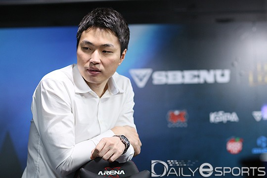 스타2 팀인 프라임과 LoL 팀 스베누 소닉붐을 이끌고 있는 박외식 감독.