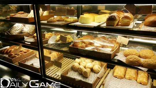 빵 종류가 많아 한 번에 다 담지 못했다. 왼쪽, 오른쪽에도 빵이 더 있다.