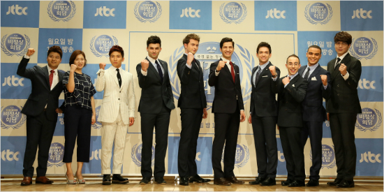 JTBC'비정상회담'멤버들과MC그리고김희정PD.(JTBC제공)