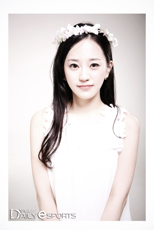 문규리 아나운서가 어색해 했던 여신 컨셉트 촬영.