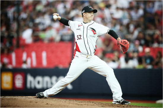 "성적은100만달러급입니다."케이티에이스로활약중인크리스옥스프링.(자료사진=케이티위즈)