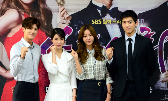 SBS'상류사회'주연배우들.왼쪽부터제국의아이들박형식,배우임지연,애프터스쿨유이,배우성준.(SBS제공)