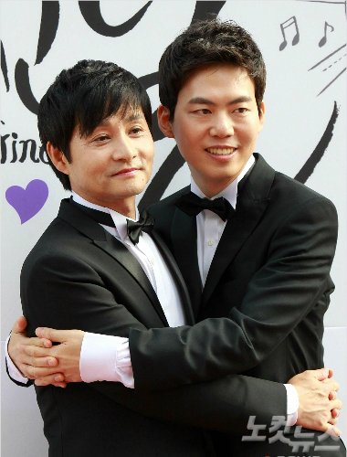 지난2013년9월7일김조광수감독과김승환커플이청계천광통교에서국내최초공개동성결혼식에앞서기자회견을갖고있다.(자료사진/노컷뉴스)