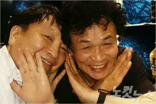 선수시절11차,15차방어전상대였던일본의오하시히데유키와는'술친구'가됐다.장난스러운포즈의장정구와오하시.사진=장정구제공