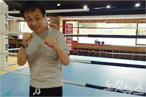 자신이운영하는서울시동대문구장안동'장정구복싱클럽'에서포즈를취한전권투세계챔피언장정구.사진=CBS노컷뉴스문수경기자