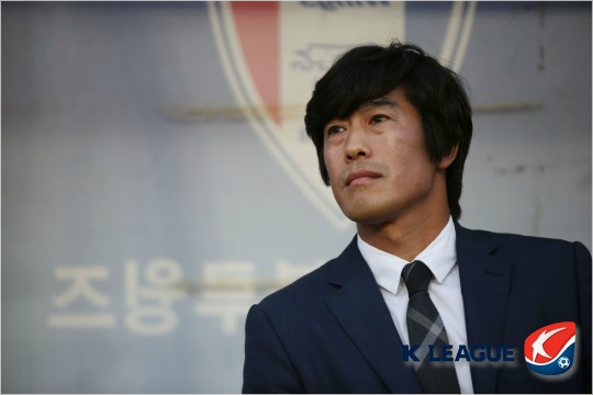 서정원수원감독은한창상승세를타는상황에서핵심적인역할을하는공격수정대세를이적시킬수밖에없는상황을아쉬워하면서도그의빈자리를완벽하게대신하는것은불가능하다는속내를털어놨다.(자료사진=한국프로축구연맹)