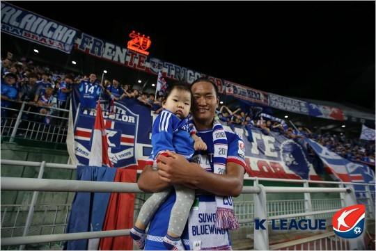 일본J리그시미즈S-펄스이적이확정된수원공격수정대세는푸른유니폼을입고지낸2년6개월의시간을회상하며수원을자신의'마음속고향'이라고표현했다.(자료사진=한국프로축구연맹)