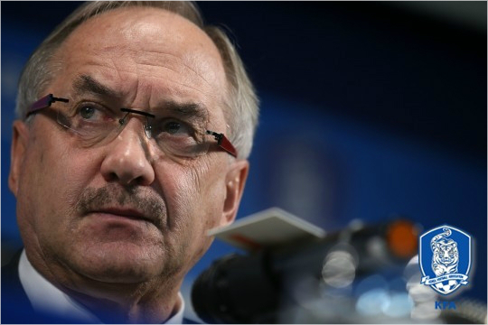 지난달아랍에미리트와평가전,미얀마와2018러시아월드컵아시아지역2차예선1차전에서차례로승리한한국축구는5개월만에국제축구연맹(FIFA)이산정하는세계랭킹에서반등에성공하며40위권재진입을눈앞에뒀다.(자료사진=대한축구협회)