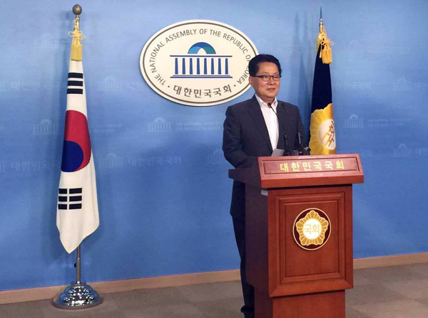 ▲9일국회정론관에서기자회견을갖는박지원새정치민주연합의원