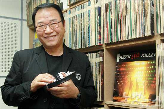 지난2013년4월29일목동CBS라디오스튜디오에서DJ故김광한이방송준비를하고있다.(윤창원기자/자료사진)