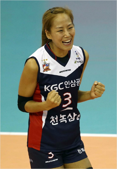 이성희KGC인삼공사감독은'꼴찌탈출'이라는목표를위해세터이재은에게백목화와이연주,문명화등다양한선수를활용하는아기자기한공격배구를주문했다.(자료사진=발리볼코리아닷컴)