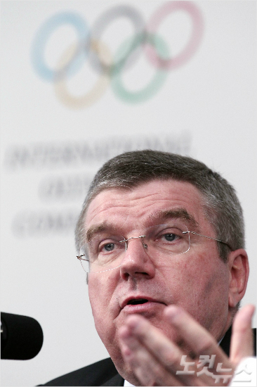 국제올림픽위원회(IOC)는2018년평창동계올림픽을한국과일본이분산개최하는것을권고했지만한국의반응은싸늘했다.사진은토마스바흐IOC위원장.윤성호기자