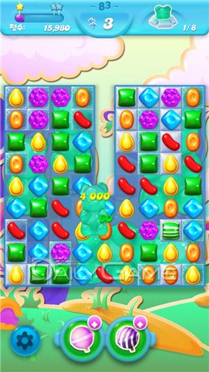 장애물에 갖힌 다양한 크기의 곰돌이 젤리들